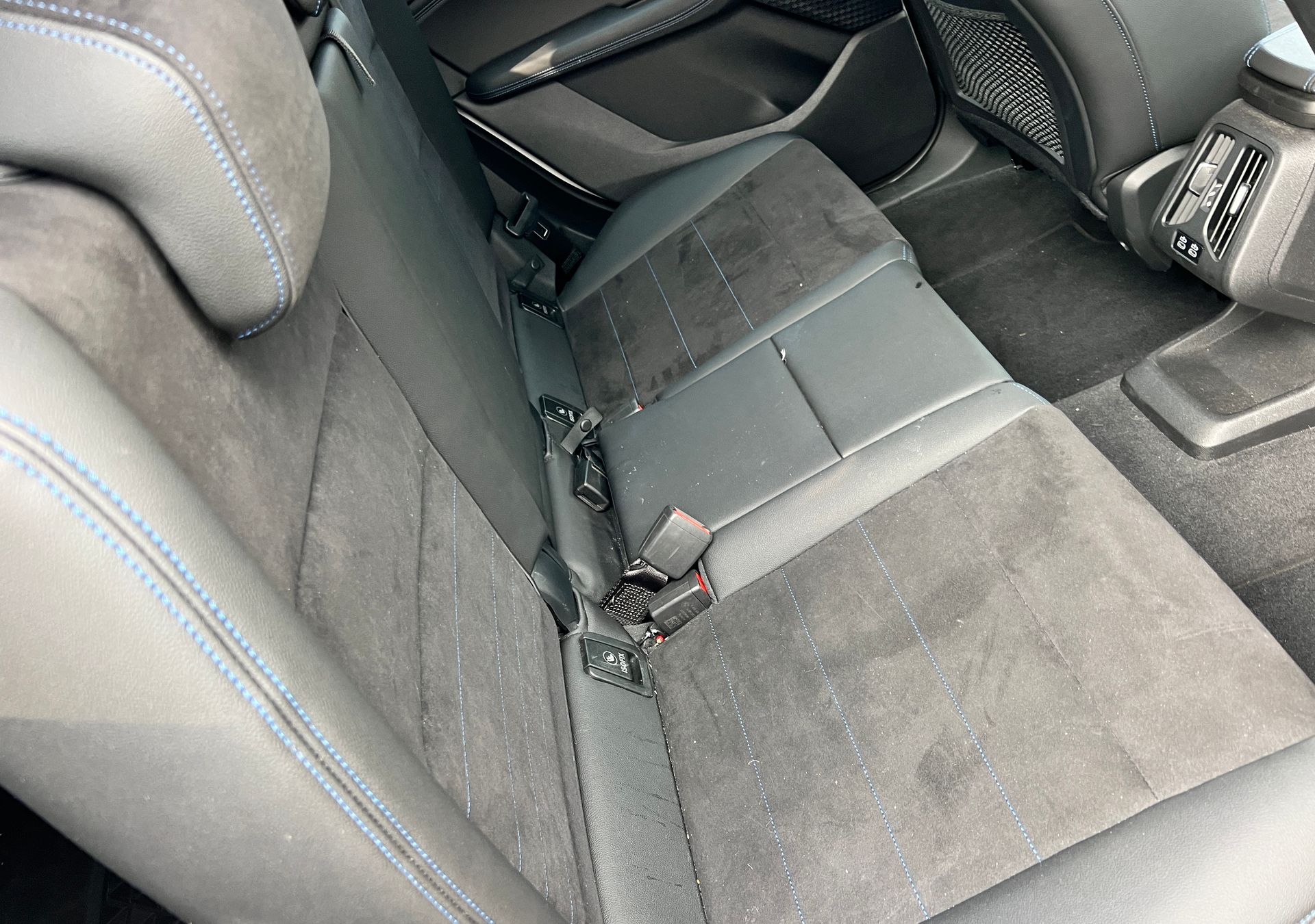 BMW 2 Series 218i Active Tourer M Sport фото 6