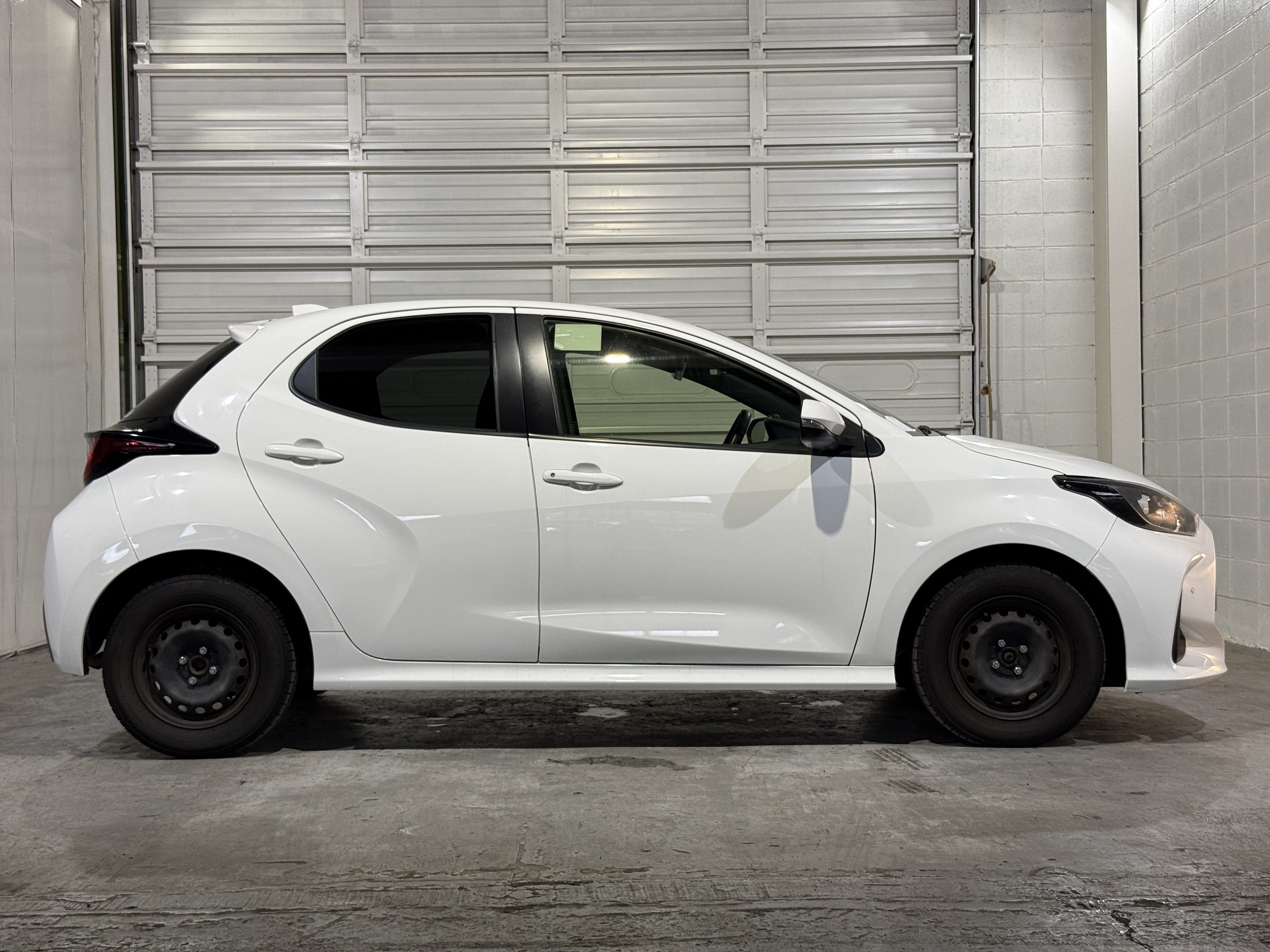 Toyota Yaris X SMART ENTRY -PKG, миниатюра 2